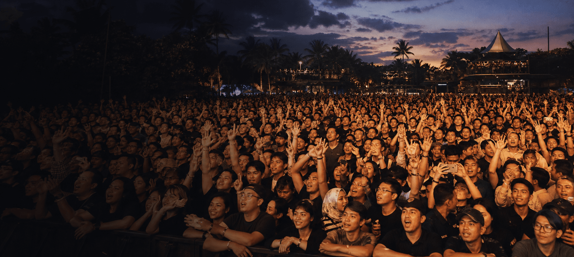 Penonton Indonesia menikmati pertunjukan musik